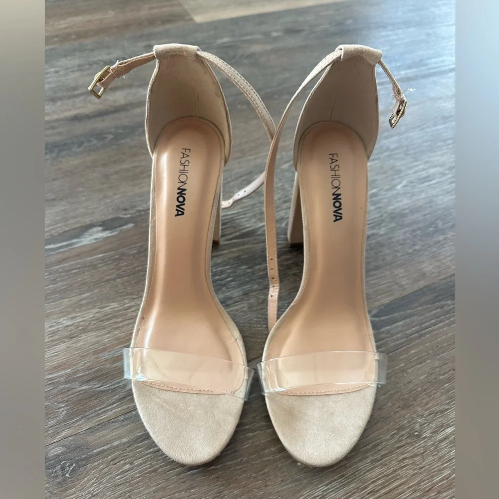 Fashion Nova round toe Tan Block Heel Sandals size 8